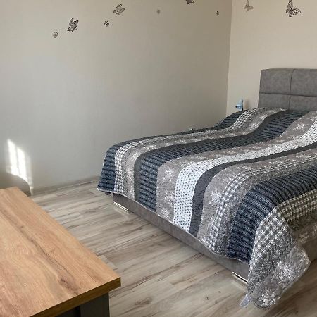 Kristaly Apartman Эгер Экстерьер фото